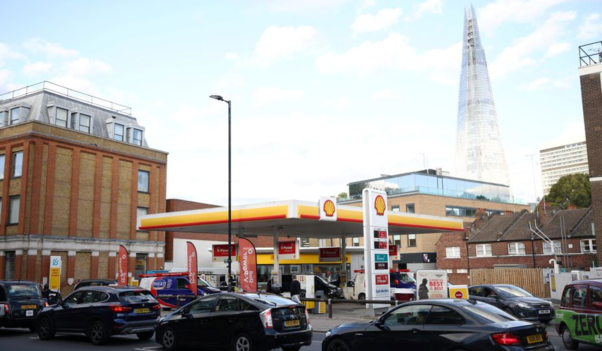 UK puts military as panic buying fuel supplies